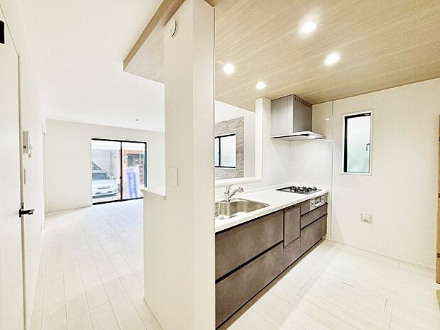 料理をしながらご家族との会話を楽しめる対面カウンターキッチン