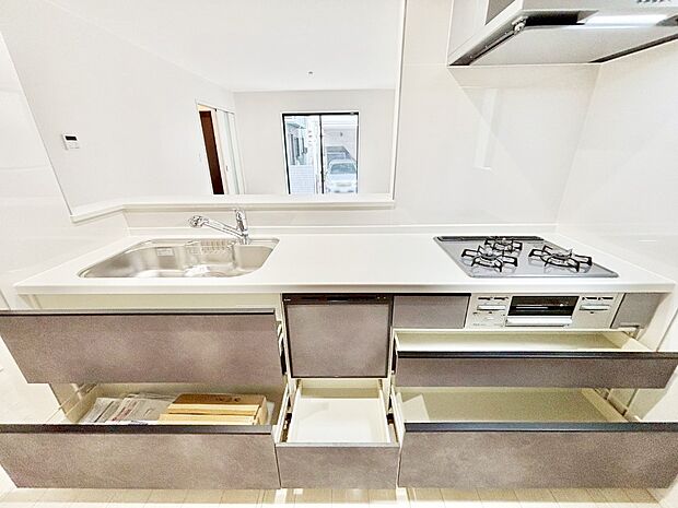 使いやすさを優先したスライド式収納タイプ!