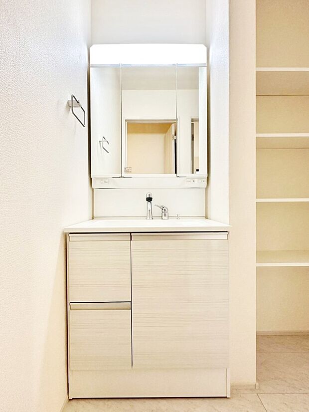 収納力と機能性に優れた洗面化粧台