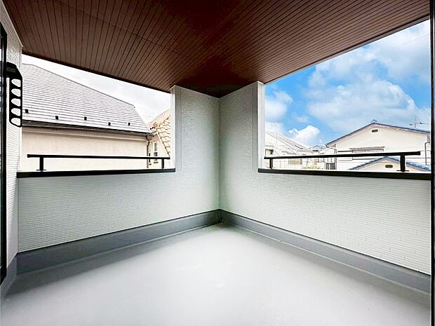 急なお天気の変化にも安心なインナーバルコニー