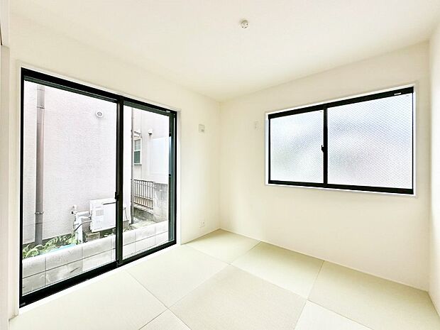 リビング隣接の和室は毎日の暮らしに癒しと安らぎをもたらしてくれます