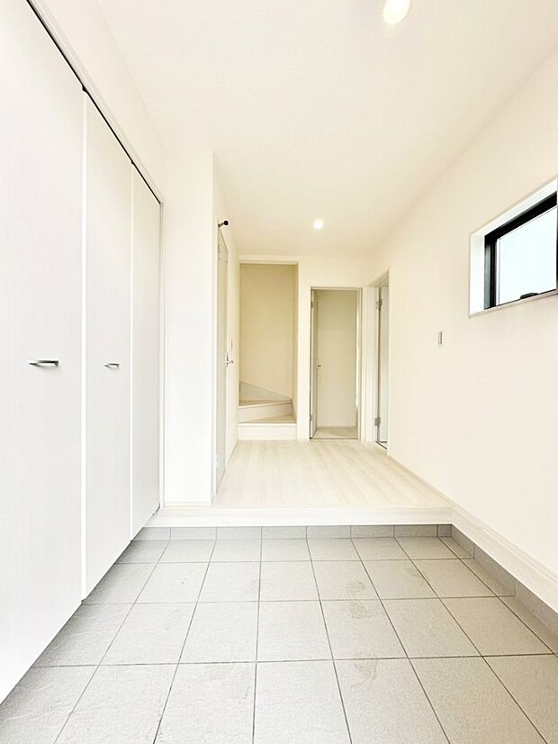 家族の帰宅やお客様をあたたかく迎える玄関