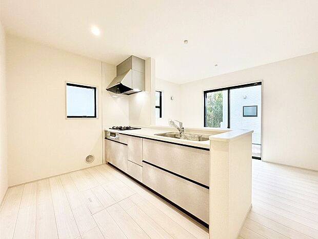 料理をしながらご家族との会話を楽しめる対面カウンターキッチン