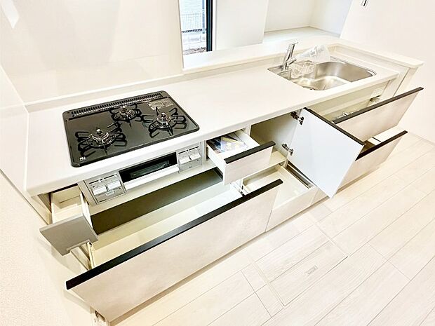 使いやすさを優先したスライド式収納タイプ!