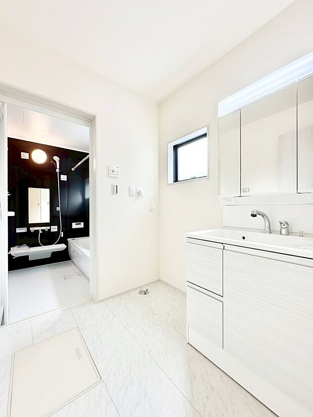 広々とゆとりのあるランドリースペース