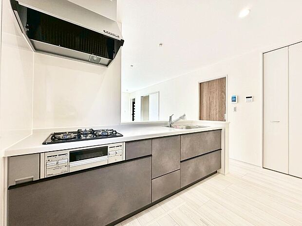 広々とした使い勝手の良いキッチンで日々のお料理も楽しくなりそう