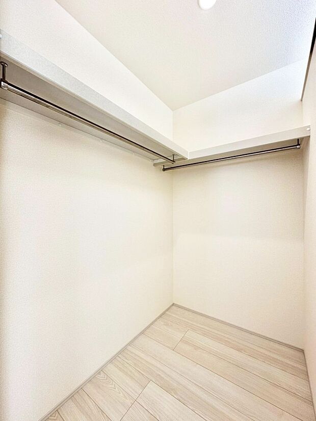 ウォークインクローゼットの活用で生活空間スッキリ