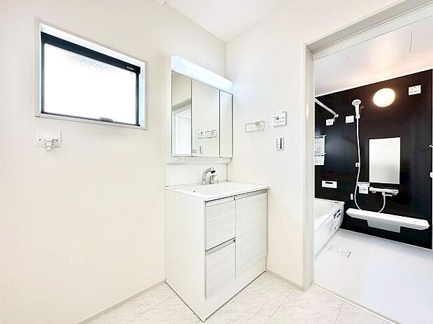 広々とゆとりのあるランドリースペース