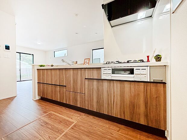 リビングで遊ぶお子様を見守りながらお料理ができる対面キッチン。