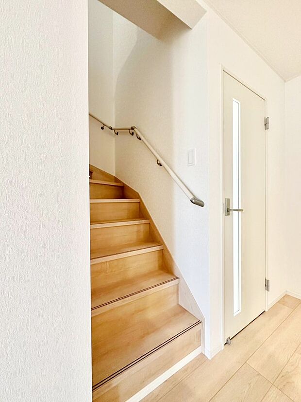 安全性を考慮し階段には手すりを設置しています　