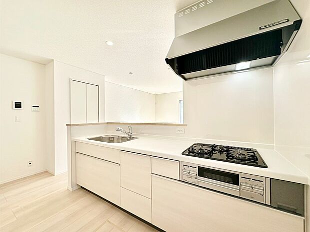 料理をしながらでもご家族との会話を楽しめる対面キッチン