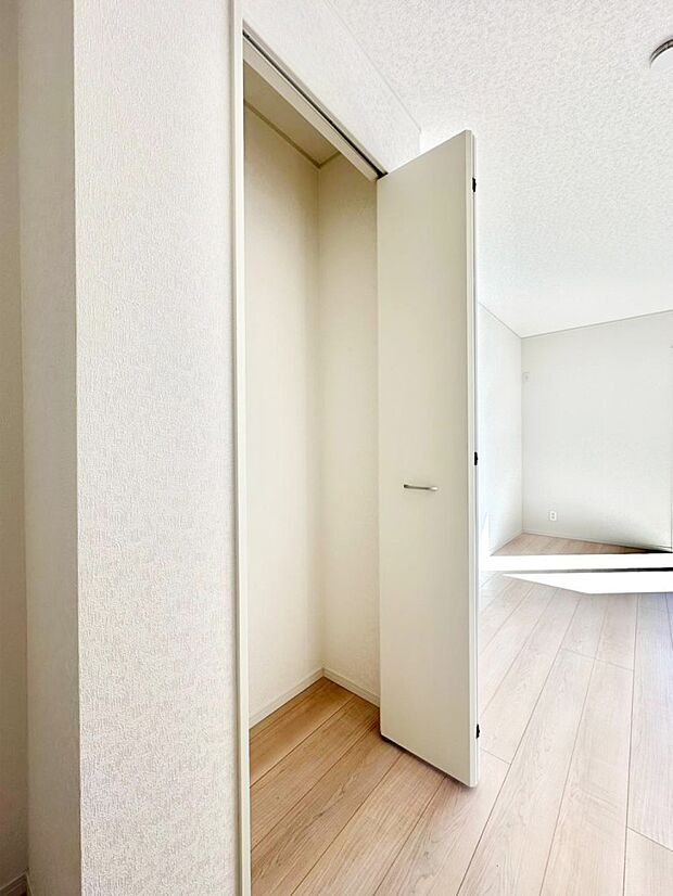 リビング収納。散らかりがちなリビングもスッキリと保てますね。