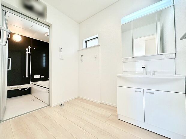 広々とゆとりのあるランドリースペース