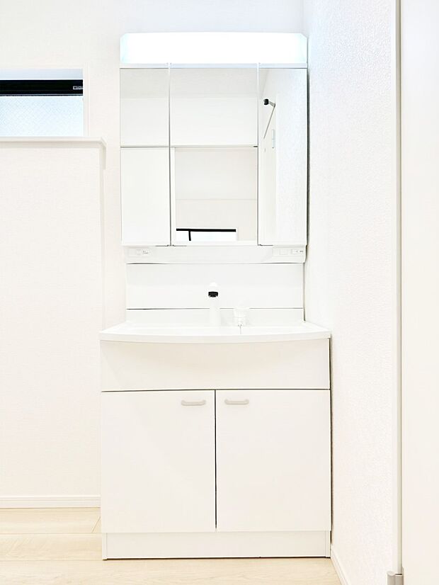 収納力と機能性に優れた洗面化粧台