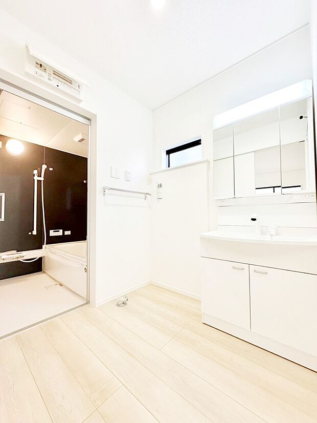 広々とゆとりのあるランドリースペース