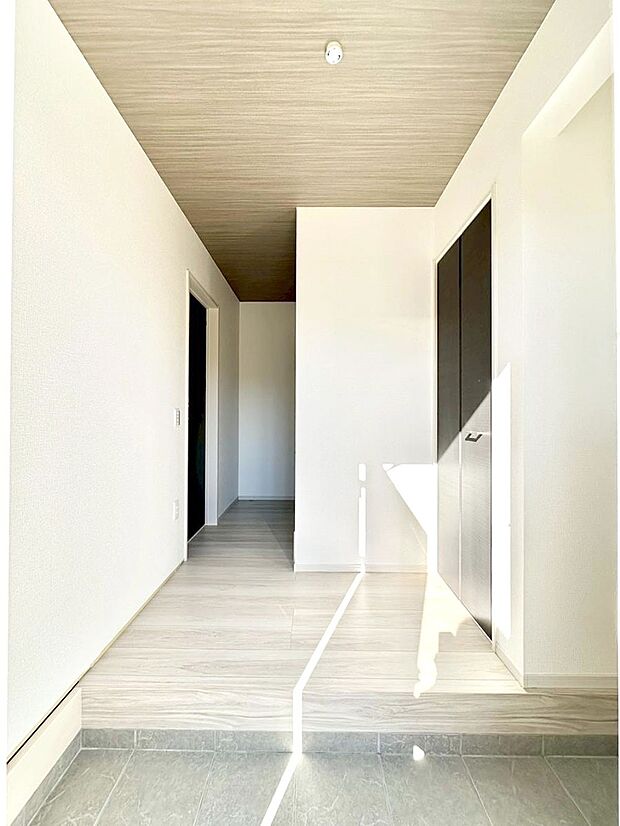 家族の帰宅やお客様をあたたかく迎える玄関