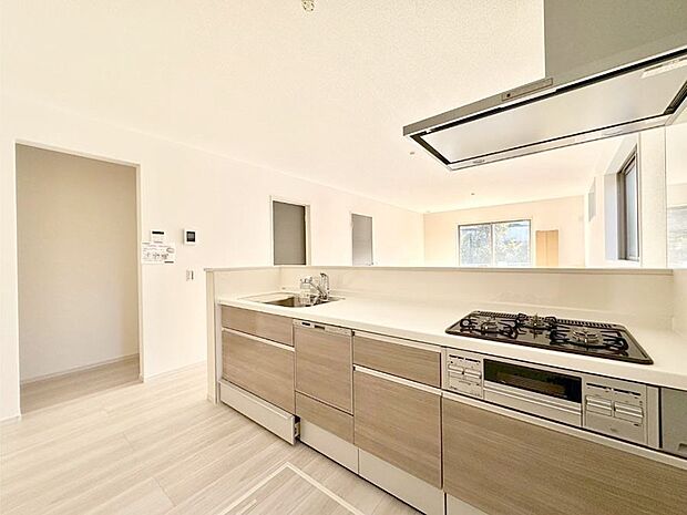 料理をしながらでもご家族との会話を楽しめる対面キッチン