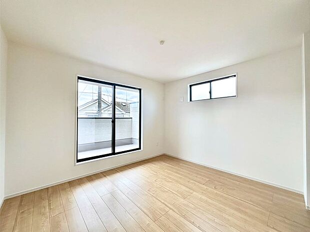 明るいバルコニーサイドに洋室を設置。目覚めの良い寝室に。