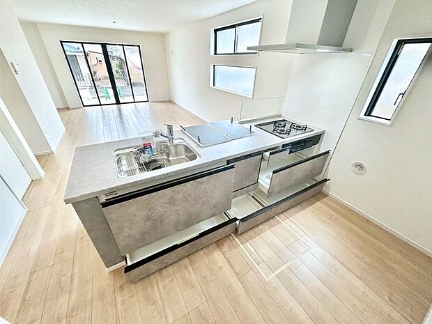 使いやすさを優先したスライド式収納タイプ！