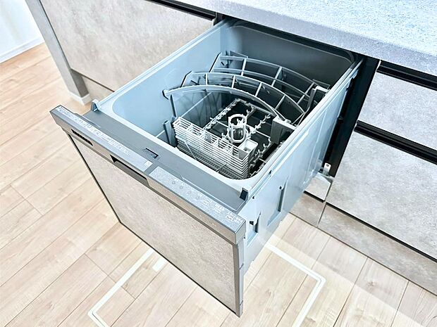 面倒なお片づけは食洗機にお任せ！家事の負担が減って、時間にも気持ちにもゆとりができます。