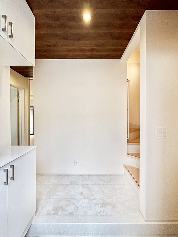 家族の帰宅やお客様をあたたかく迎える玄関