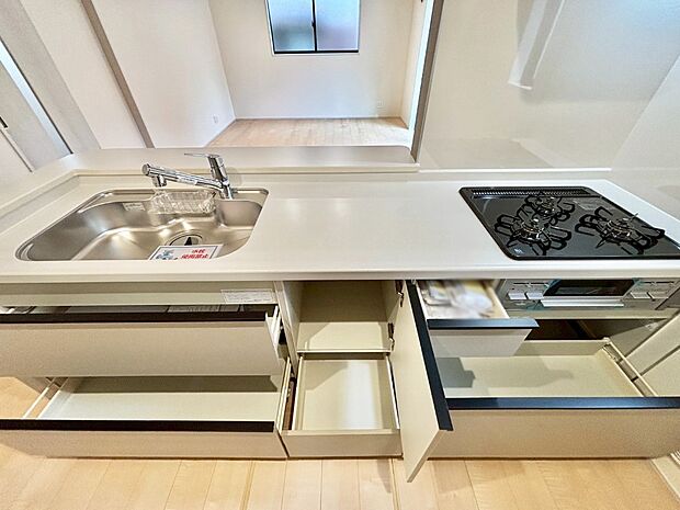 使いやすさを優先したスライド式収納タイプ!