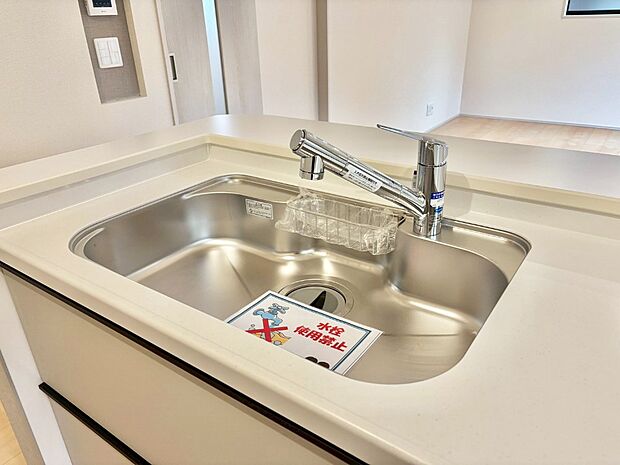 いつでも清潔なおいしいお水を。一つの水栓で水道水と浄水を使い分け。