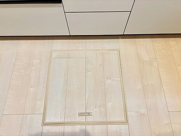 床下収納付き!日用品・非常用品の収納にも大活躍。