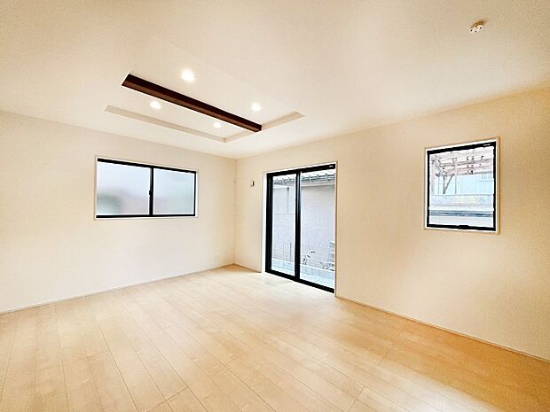 家族の笑顔が自然と生まれてくる、そんな雰囲気のダイニングに仕上がっています。