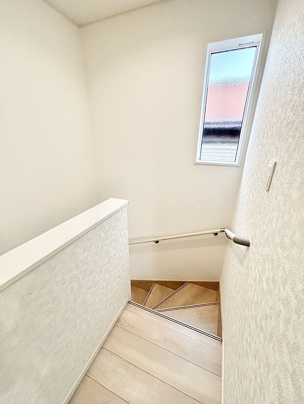 安全性を考慮し階段には手すりを設置しています