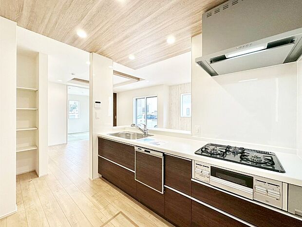 料理をしながらご家族との会話を楽しめる対面カウンターキッチン