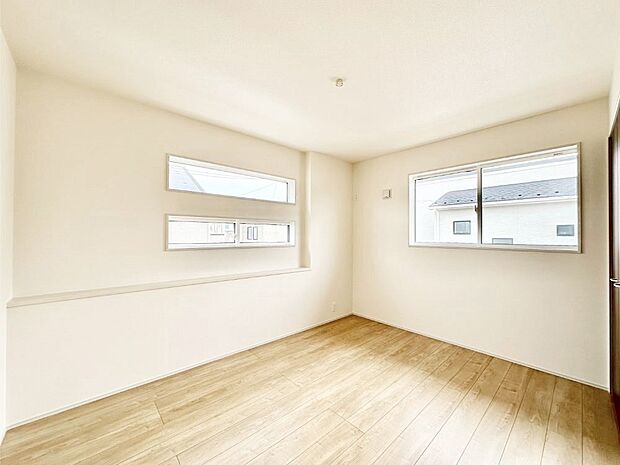 窓からのやさしい光が心地よいプライベートルーム