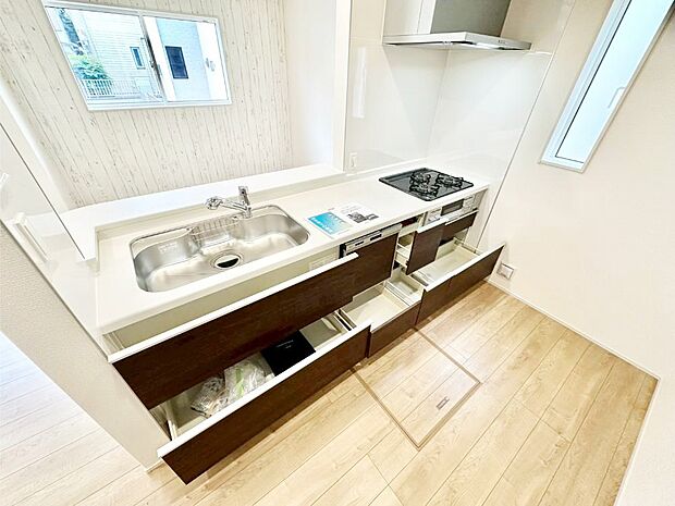 使いやすさを優先したスライド式収納タイプ！