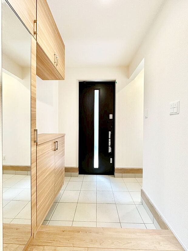 明るい玄関はお客様をお出迎えするのにぴったりです!