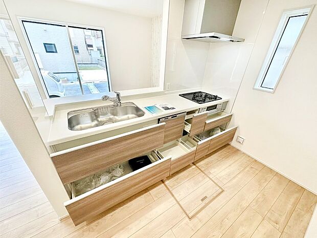 使いやすさを優先したスライド式収納タイプ!