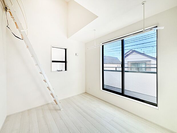 明るいバルコニーサイドに洋室を設置。目覚めの良い寝室に。