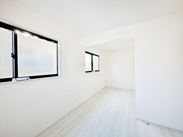 窓からのやさしい光が心地よいプライベートルーム