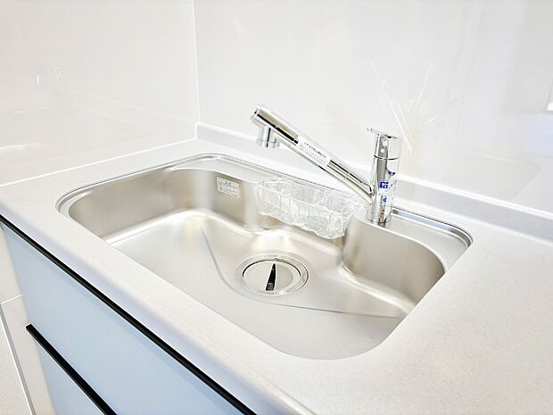 広々としたシンクでお料理やお皿洗いもラクラク快適に！
