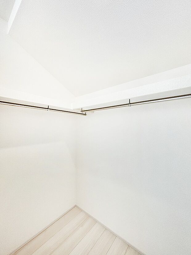 ウォークインクローゼット付きで生活空間を広く利用できます