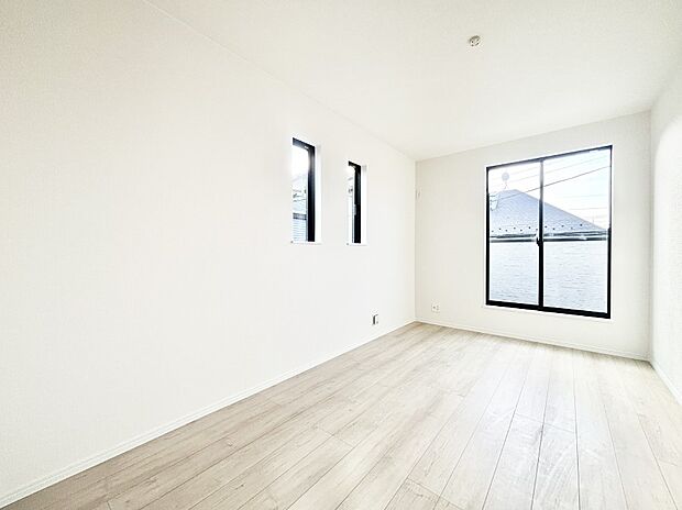 明るいバルコニーサイドに洋室を設置。目覚めの良い寝室に。