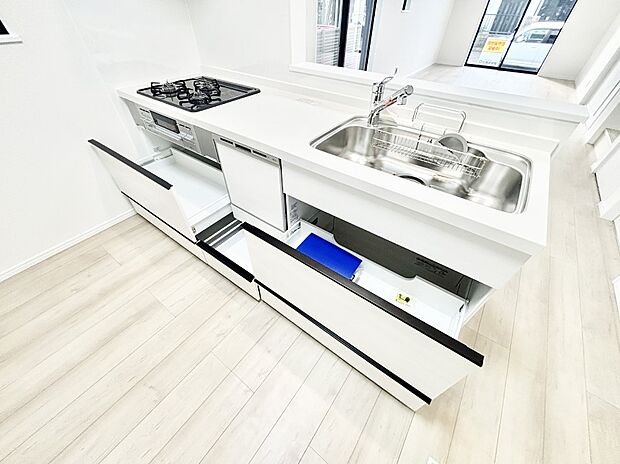 使いやすさを優先したスライド式収納タイプ！