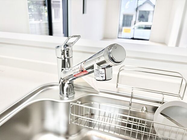 いつでも清潔なおいしいお水を。一つの水栓で水道水と浄水を使い分け。