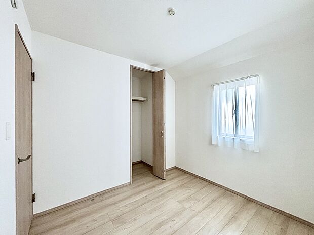 子供部屋にもおすすめな収納スペースたっぷりの居室