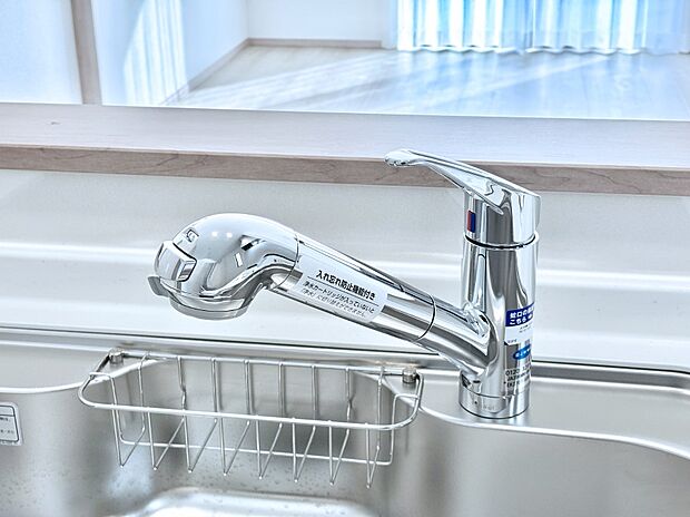 いつでも清潔なおいしいお水を。一つの水栓で水道水と浄水を使い分け。