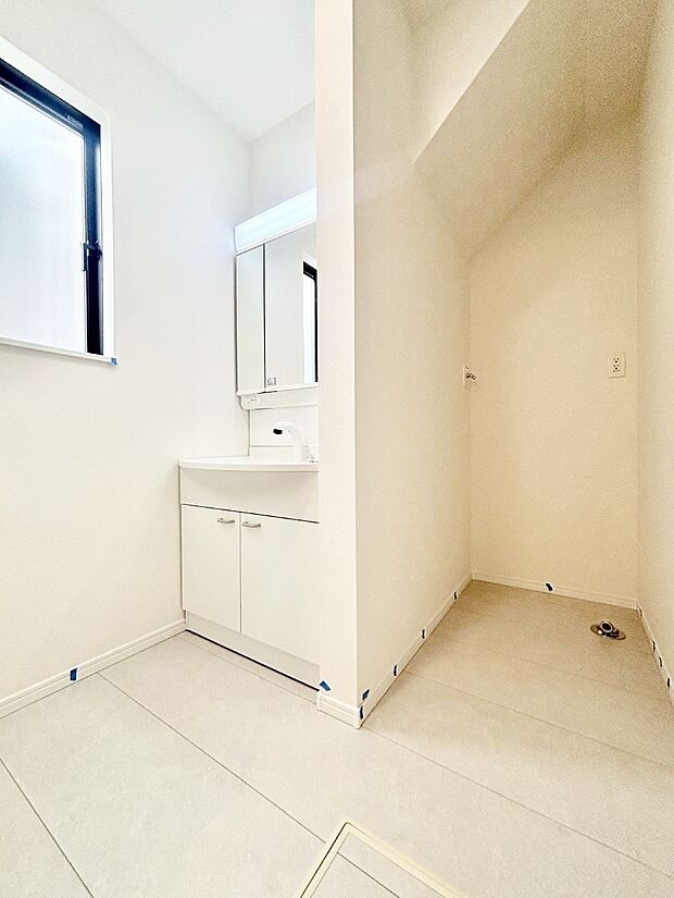 身支度もスムーズにおこなえる脱衣場。