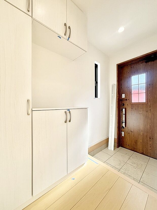 明るい玄関はお客様をお出迎えするのにぴったりです!