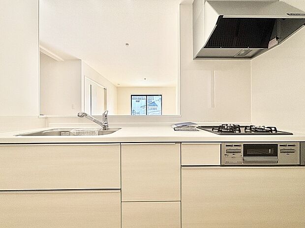 広々とした使い勝手の良いキッチンで日々のお料理も楽しくなりそう