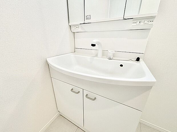ハンドシャワー付き！使いやすい洗面台。