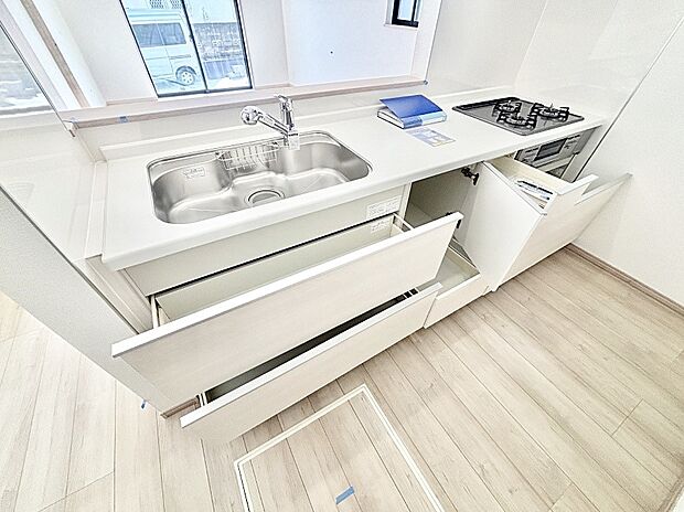 使いやすさを優先したスライド式収納タイプ!