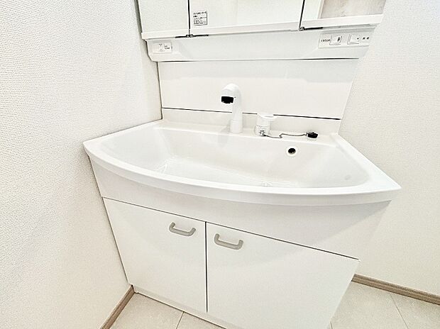 ハンドシャワー付き！使いやすい洗面台。